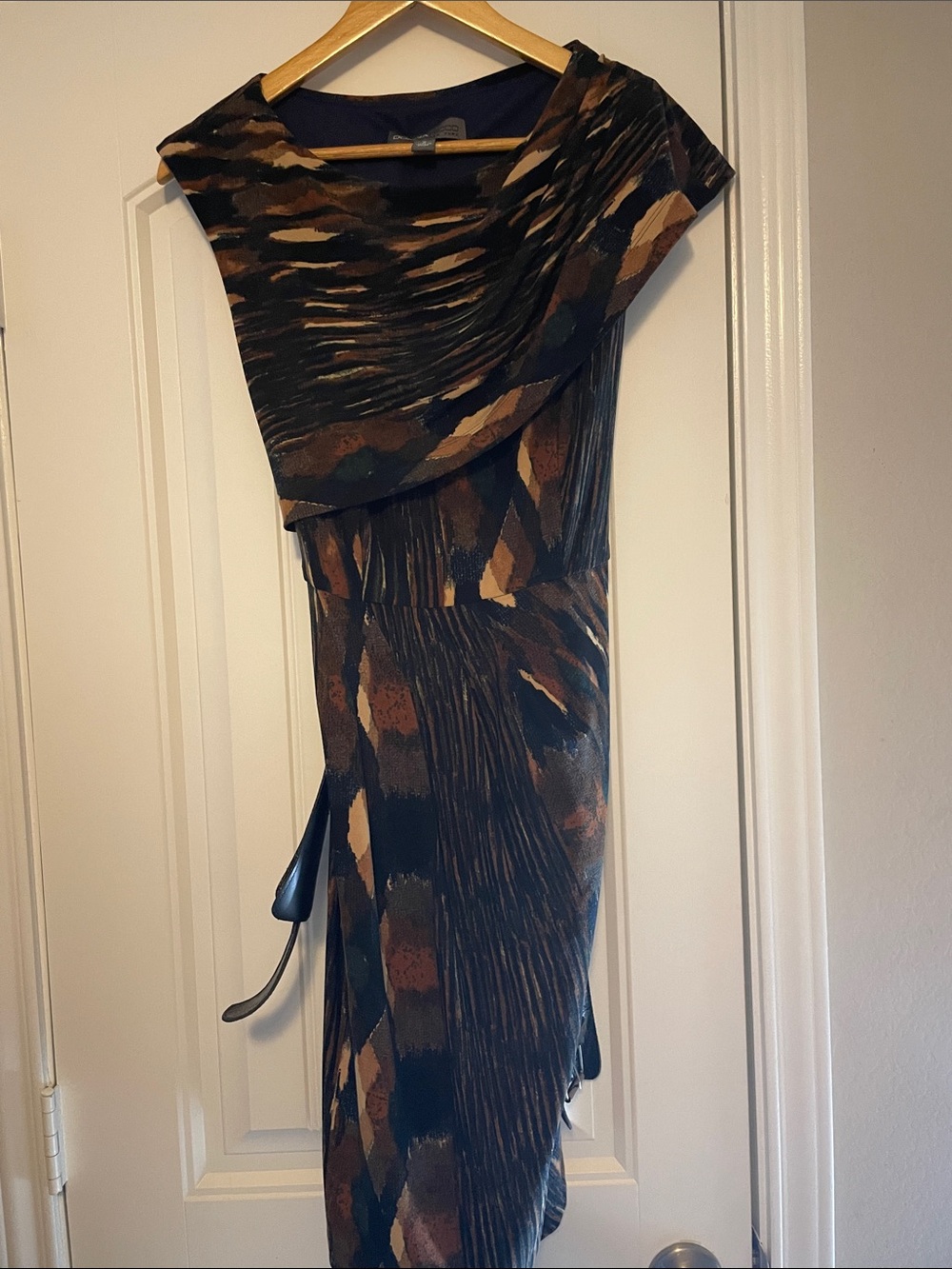 Donna Ricco Draped Neckline Abstract Print Dress in Black and Brown size 8
